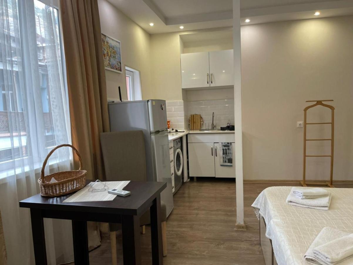 Georgian Guest House On Asatiani Tbilisi Eksteriør billede