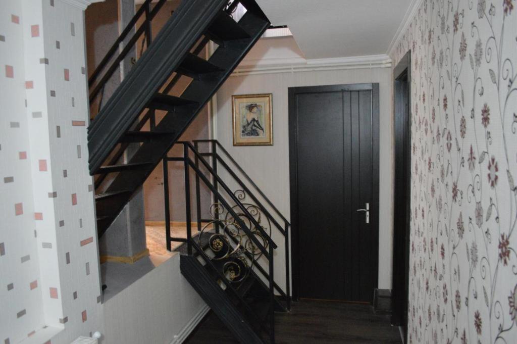 Georgian Guest House On Asatiani Tbilisi Eksteriør billede