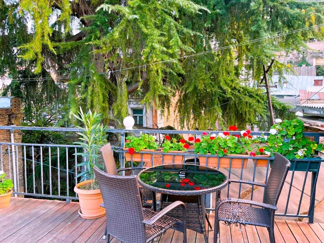 Georgian Guest House On Asatiani Tbilisi Eksteriør billede